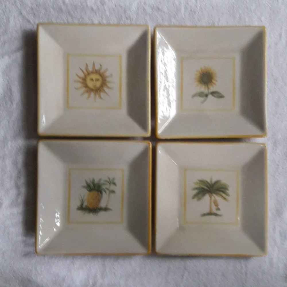 Williams Sonoma Plates-Set of 4